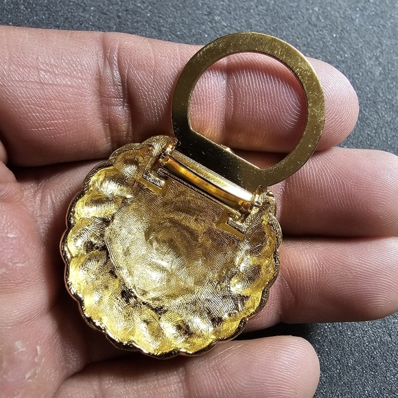 Vintage Iconic Lion Head Gold Tone Dome Button Shape 1.5” Scarf Clip Brooch show - Picture 5 of 8